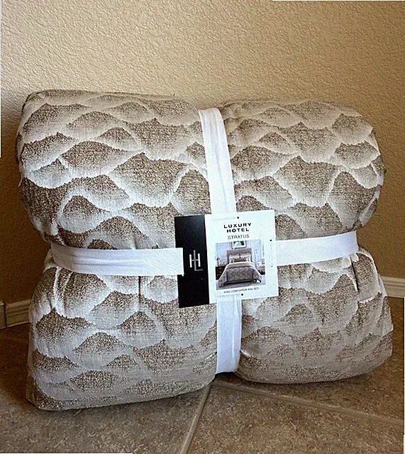 Dillards Luxury Hotel Status Comforter Mini Set 3 PC King Size Gold $339 NWT