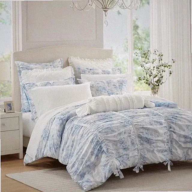 Elegant Blue and White FULL/QUEEN Comforter ~ Reversible NWT