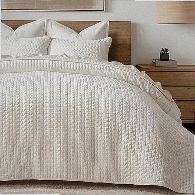 Elegant Cream White Velvet Quilt Set King Size 3-Piece for All Seasons