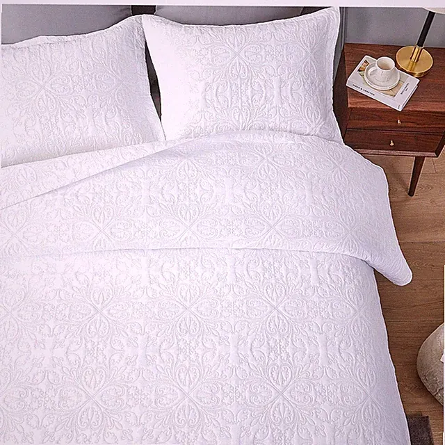 Elegant White Queen Quilt - Soft Lightweight Coverlet