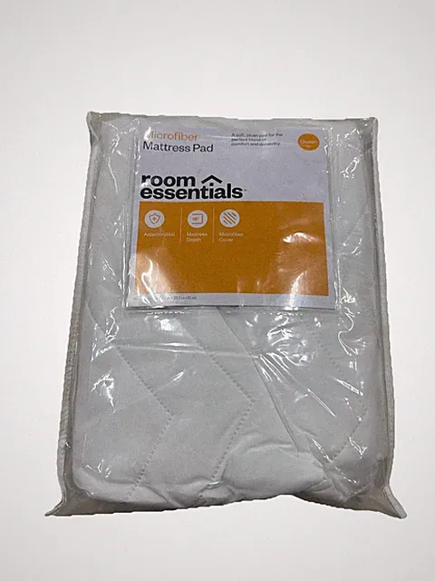 Room Essentials Queen Size Microfiber Mattress Pad White
